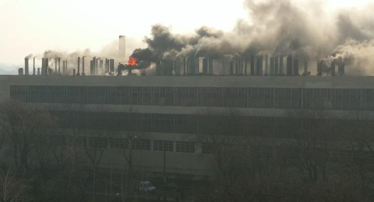 Масштабный пожар на заводе в Харькове