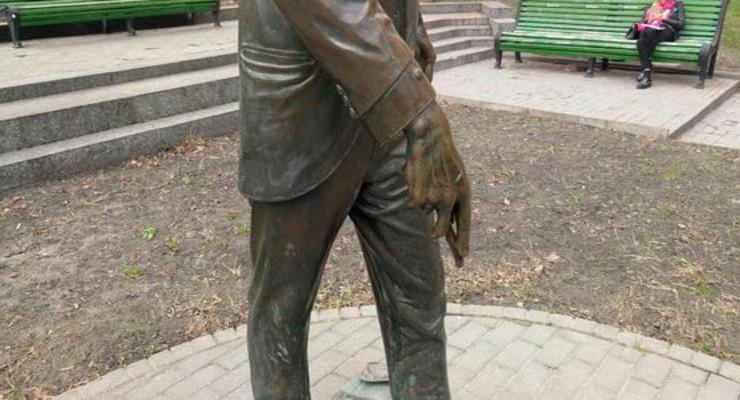 В Киеве вандалы повредили скульптуру Паниковского