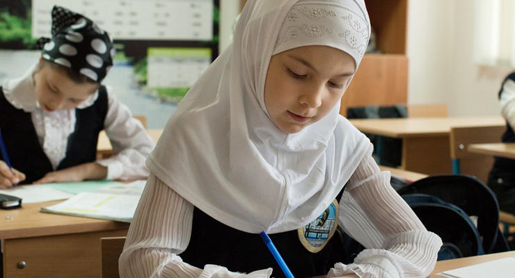 В Чечне приняли закон о хиджабах для школьниц