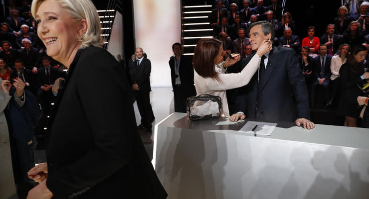 Журналисты Франции обвинили Ле Пен и Фийона в кампании против СМИ
