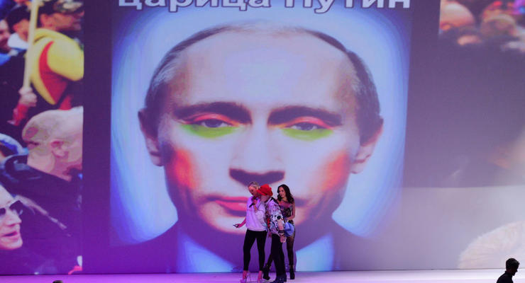 Фото Путина с макияжем в России признали экстремистским