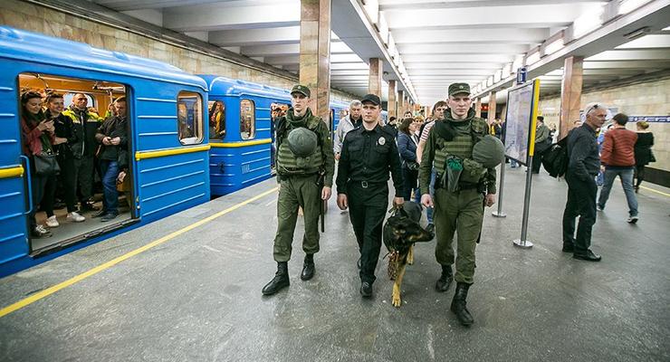 Журналисты подбросили "бомбы" в киевское метро