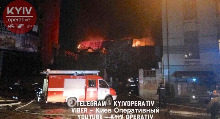 В Шевченковском районе Киева произошел масштабный пожар