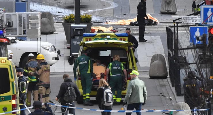 Теракт в Стокгольме: число жертв выросло, задержан подозреваемый