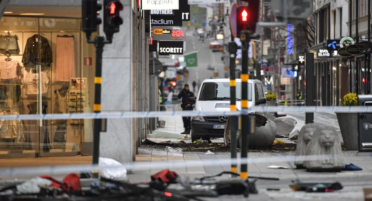 Появилось видео теракта в Стокгольме, снятое камерой наблюдения