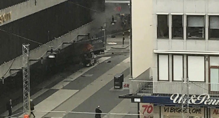 Теракт в Швеции: аретсован водитель грузовика