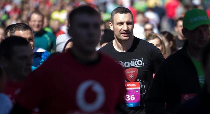 Кличко пробежал два километра во время международного полумарафона в столице