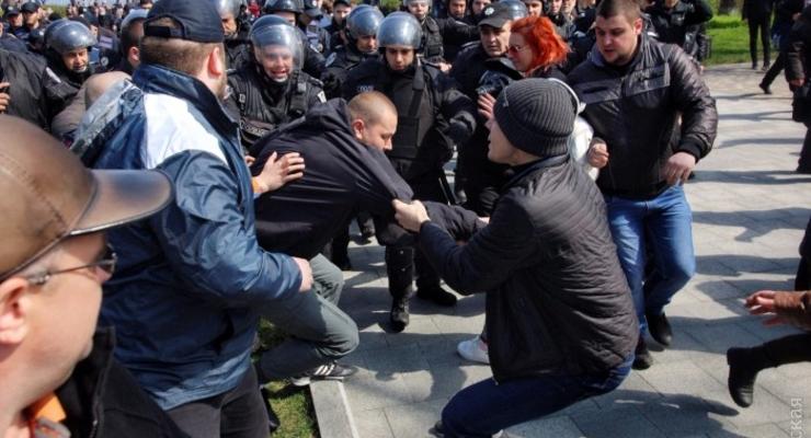 Вон из Одессы, бандеровские бесы: митинг в Одессе перерос в потасовку