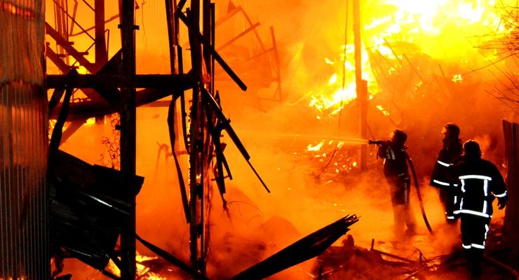 Масштабный пожар в Одессе: сгорели причал и 15 домов