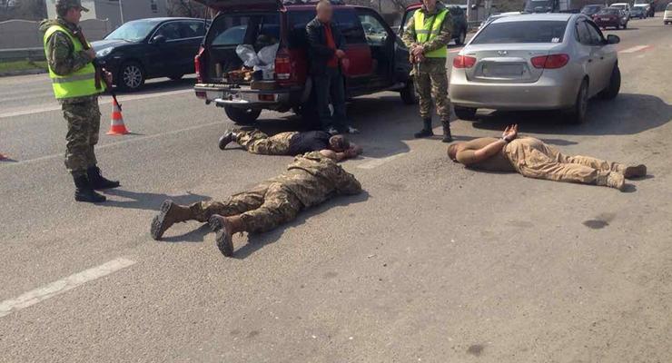 Под Харьковом задержали автомобиль с арсеналом оружия
