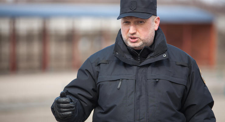 Не было выбора: Турчинов признал, что вооружал уголовников