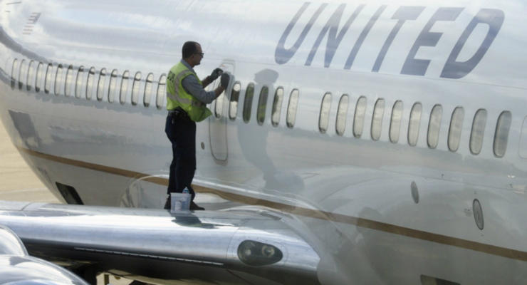 Очередной скандал с United Airlines: Пассажира ужалил скорпион