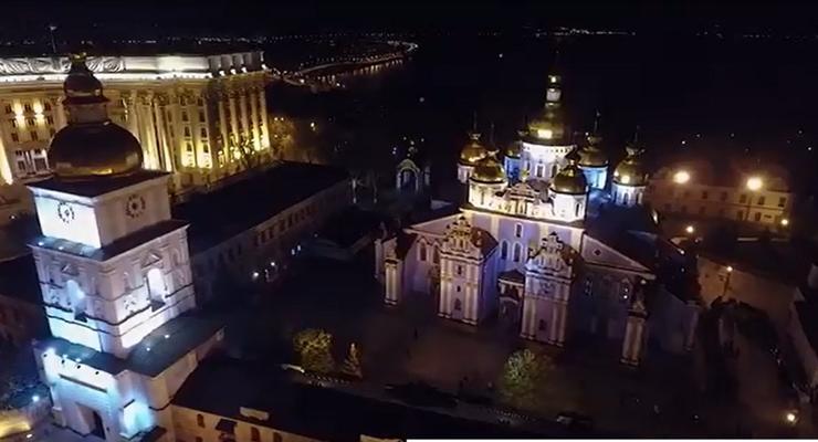 Пасхальную ночь в Киеве показали с высоты птичьего полета
