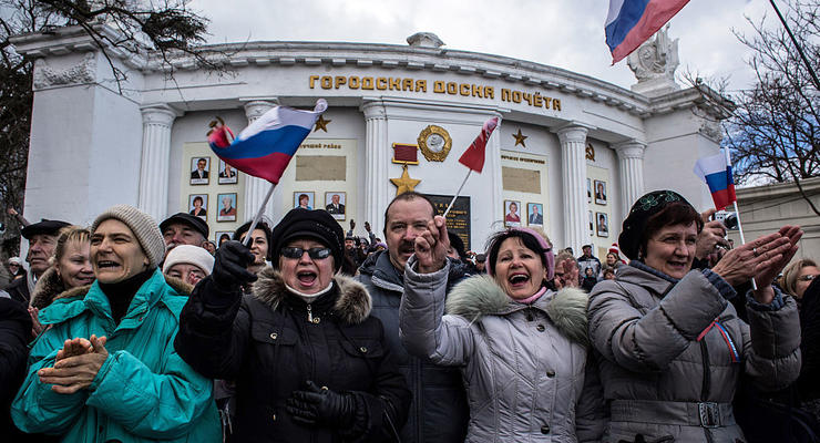 Все меньше россиян довольны Крымом и хотят забрать Донбасс - опрос