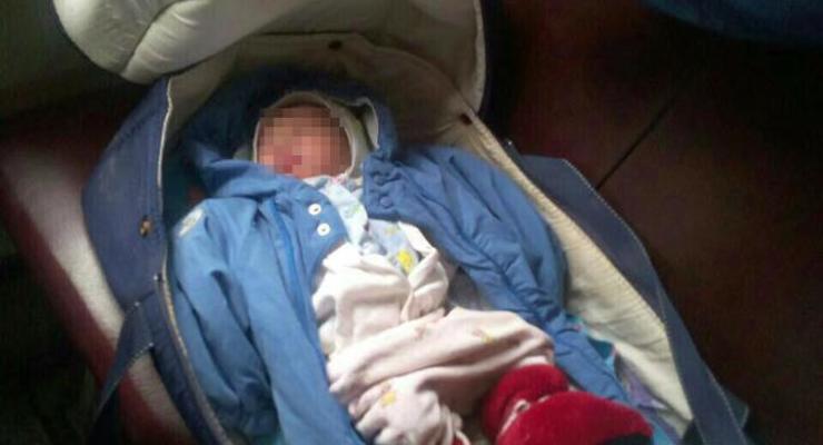 Правоохранители Киева ищут мать, которая оставила младенца в вагоне электрички