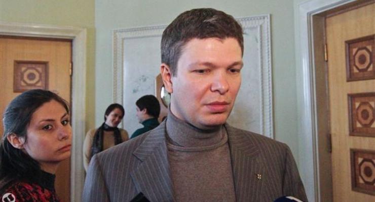 Емец готов сложить мандат, если Мартыненко не явится в суд