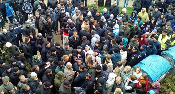 В Тернополе свободовцы устроили стычки с депутатами