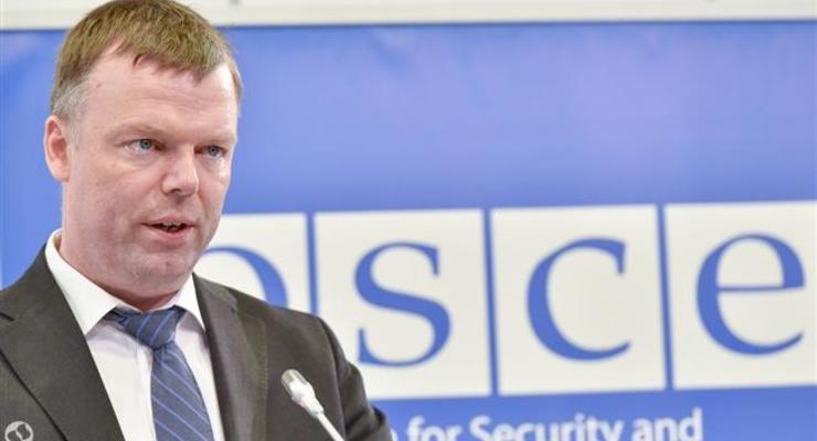 Миссия ОБСЕ приостановила патрулирование в Донбассе - Хуг