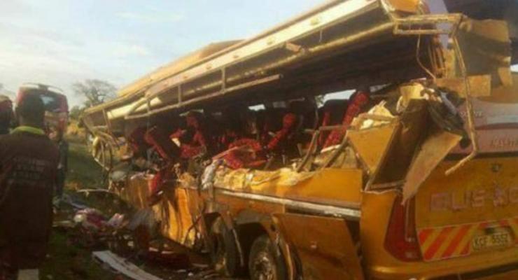 В Кении автобус влетел в грузовик: 26 погибших