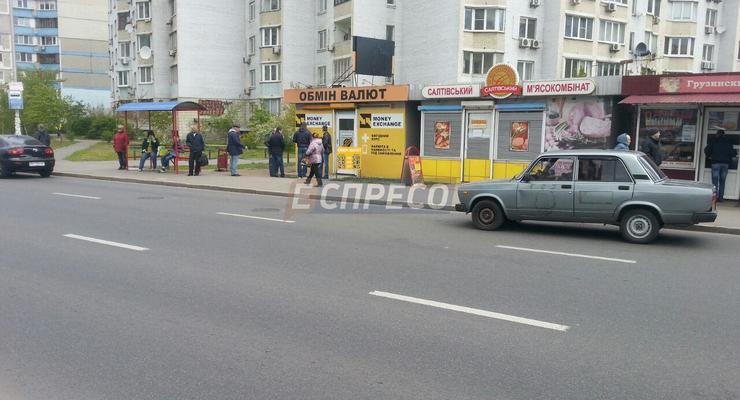 В Киеве вооруженный мужчина ограбил обменник на полмиллиона гривен