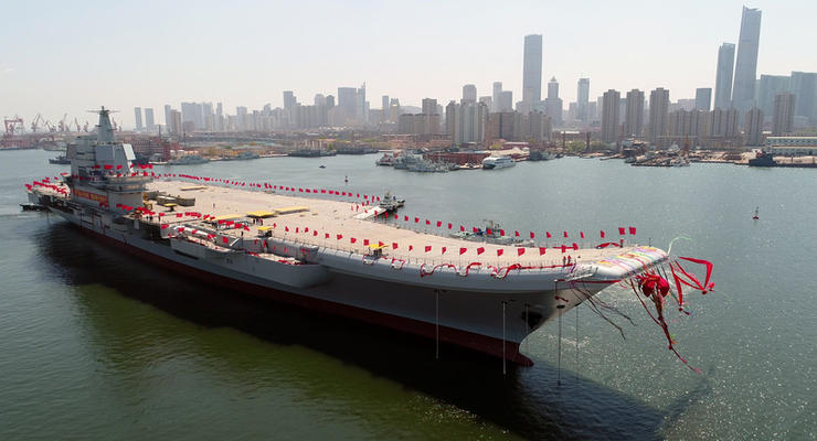 В Китае спустили на воду новый авианосец