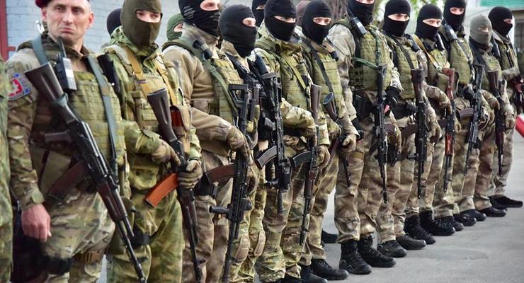 Подняли по тревоге: полицейские зачистили Мариуполь от боевиков и нелегального оружия