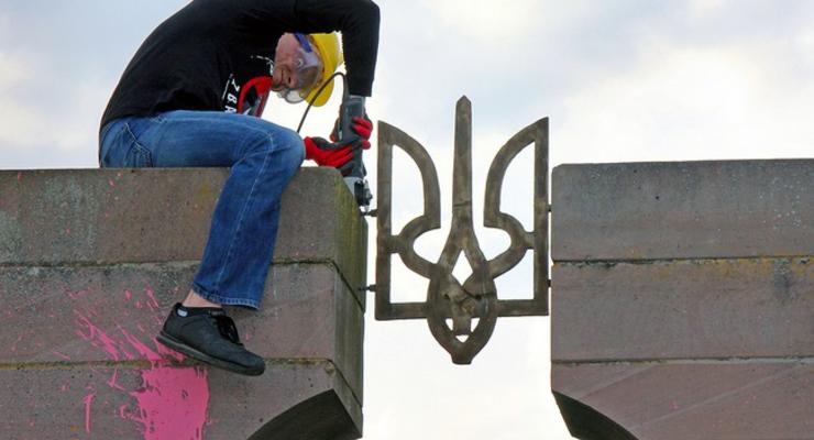 Вятрович о сносе памятника УПА: Легальный вандализм