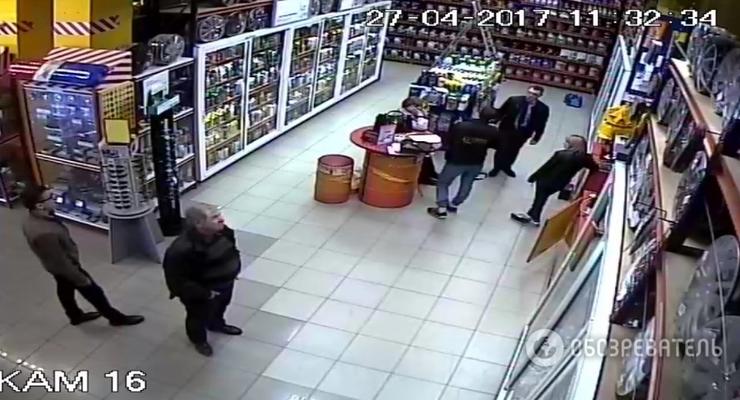 В Киеве неизвестные захватили два магазина - СМИ