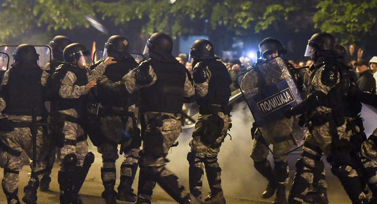 Протесты в Македонии: полиция применила светошумовые гранаты