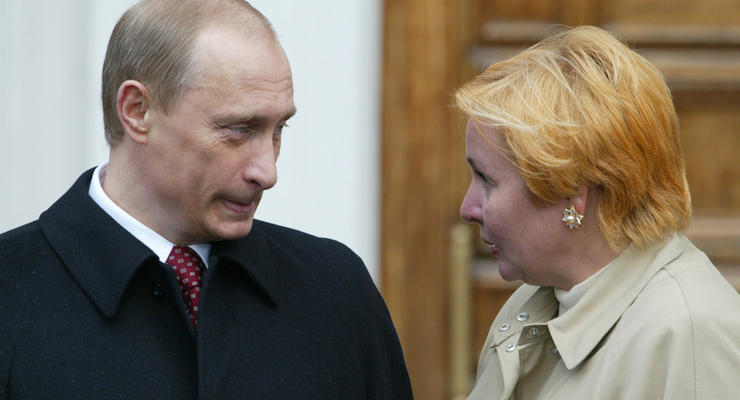 Забор в матах: журналисты показали виллу экс-жены Путина
