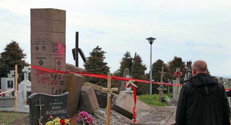 В Польше назвали законным снос памятника воинам УПА