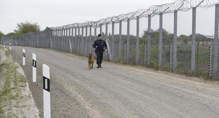 Венгрия достроила второй забор от мигрантов на границе с Сербией