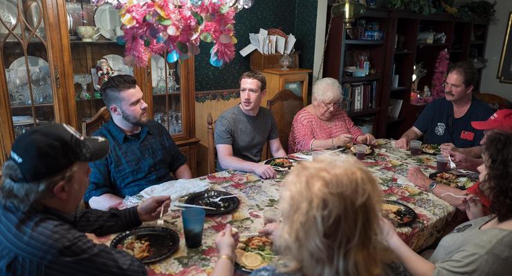Цукерберг приехал на ужин к семье, голосовавшей за Трампа