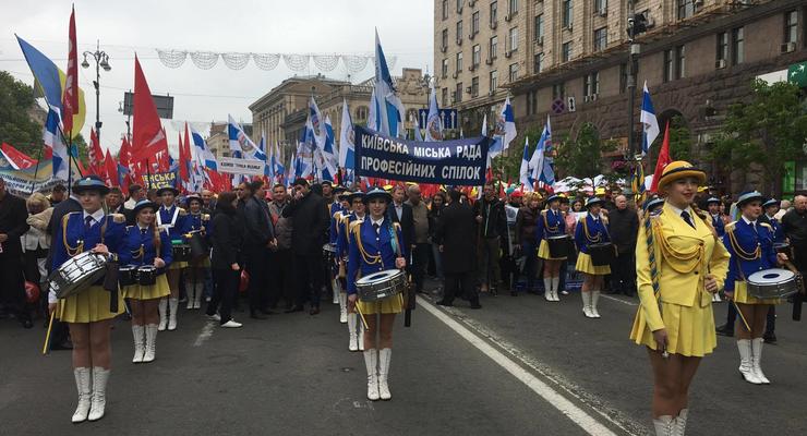 В Киеве на Крещатике профсоюзы проводят первомайскую демонстрацию