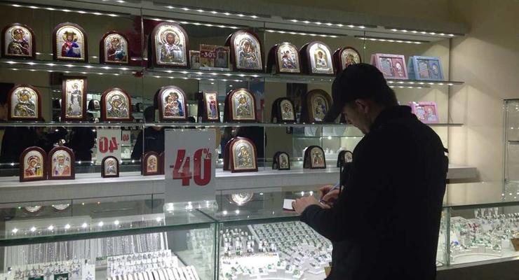 В Киеве вооруженные преступники ограбили ювелирный магазин