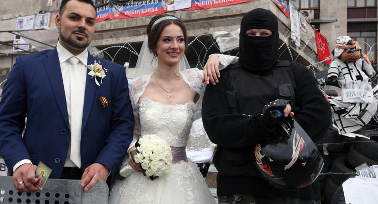 В ДНР предлагают жителям Донецка регистрировать браки в Мариуполе
