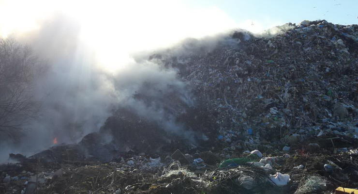 Под Харьковом загорелся мусорный полигон