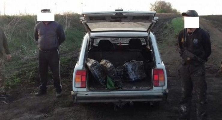 Двое украинцев пытались вывезти в Россию почти 200 кг сала