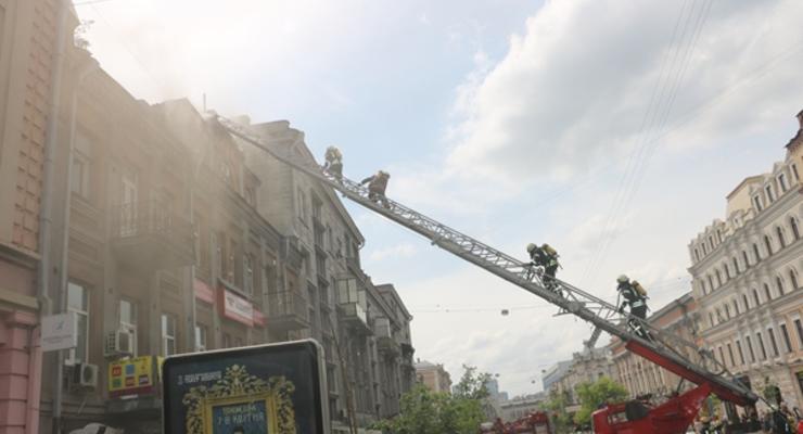 Появились новые фото пожара возле вокзала в Киеве