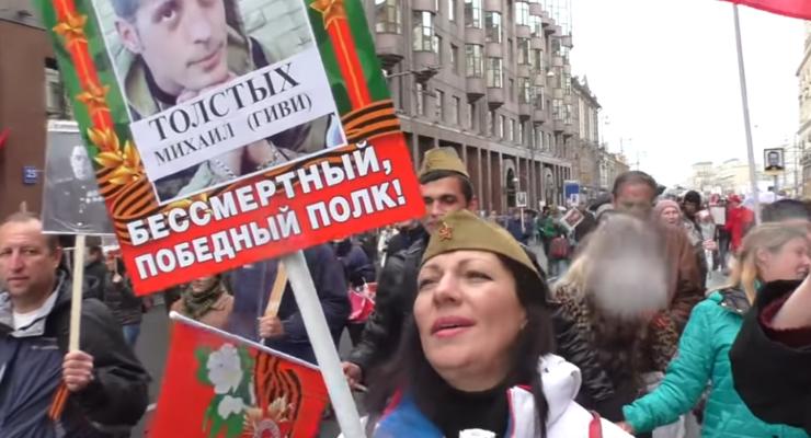 Портрет Гиви на акции Бессмертный полк в Москве вызвал бурную реакцию в Сети