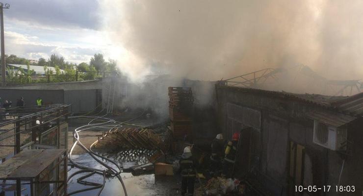 На Дарницком рынке в Киеве ликвидировали пожар