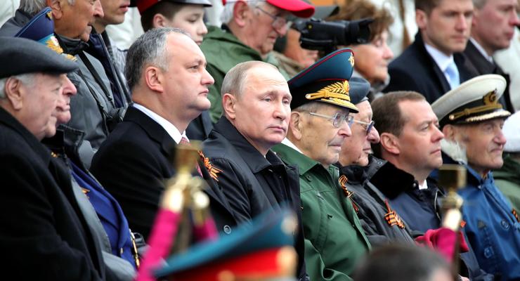 Почему на парад к Путину приехал только президент Молдовы