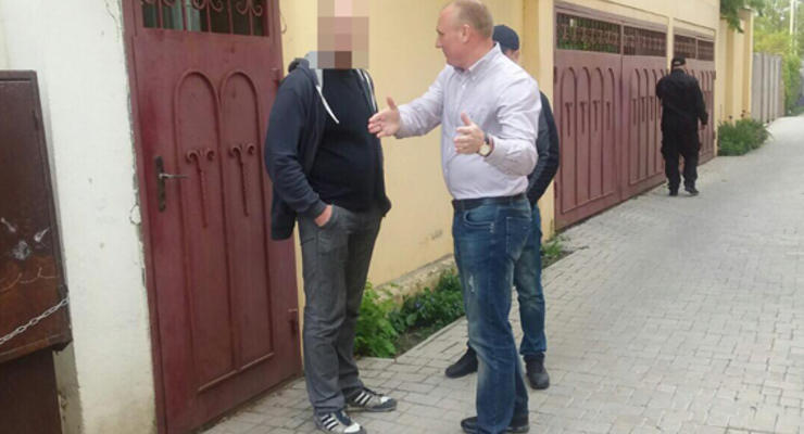 В Одессе мужчина выстрелил в голову сотруднику фирмы по открыванию замков