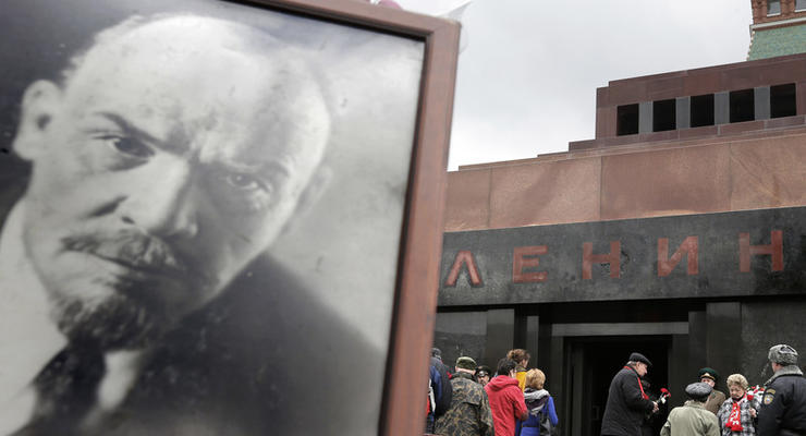 Возле Мавзолея мужчина хотел похоронить Ленина