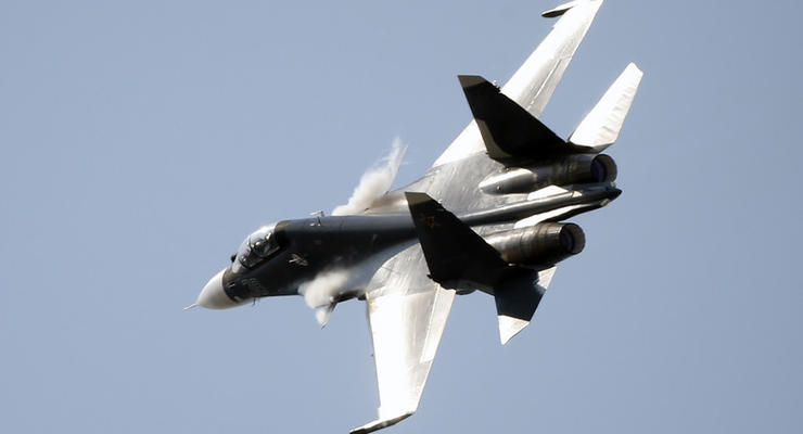 РФ назвала сближение истребителя с самолетом США "приветствием"