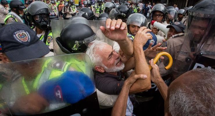 Протесты в Венесуэле: на улицы вышли тысячи пожилых людей