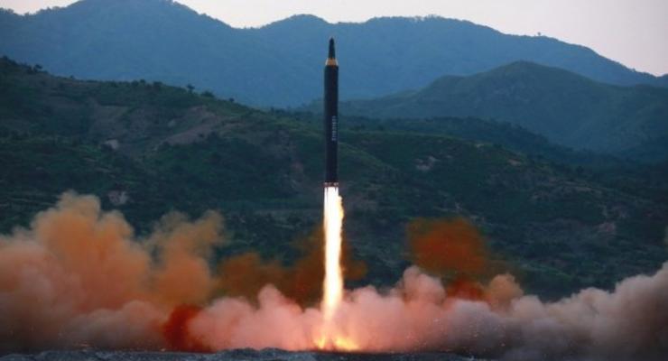 Опубликованы фото запуска КНДР баллистической ракеты