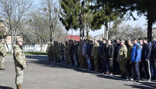 Тернопольский призывник выпал из 5 этажа в попытке бегства