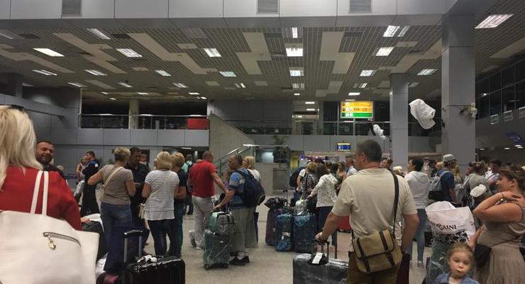 В Египте застряли 200 украинских туристов: самолет трижды не мог взлететь