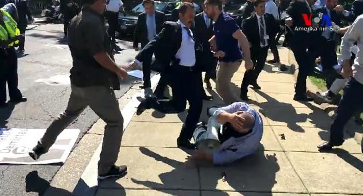 Охранники Эрдогана в США жестоко избили протестующих